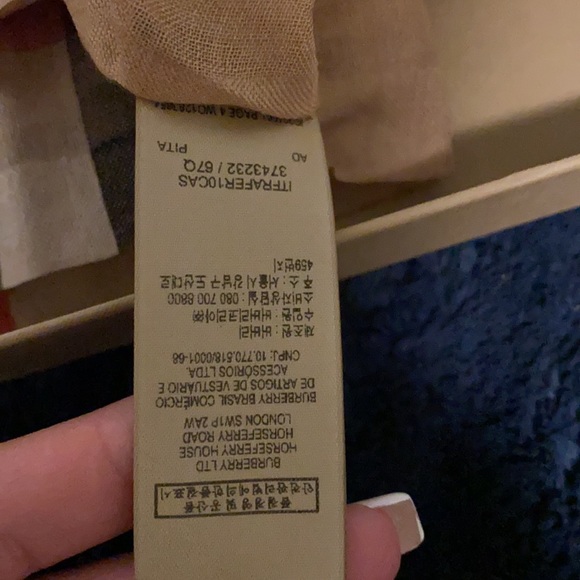 Burberry scarf - Picture 4 of 4